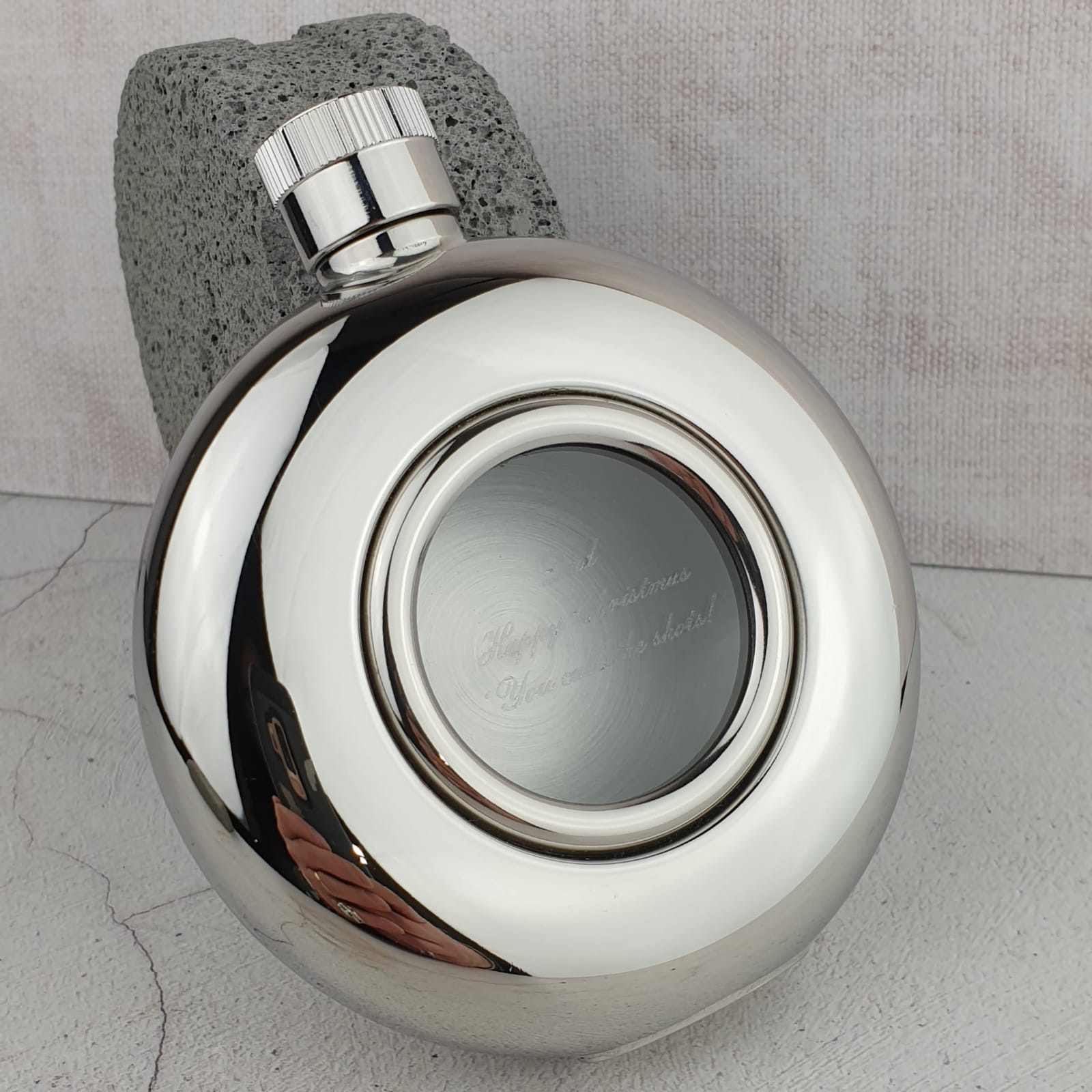 ENGRAVED GLASS PERSONALISED ROUND WINDOW HIP FLASK - Image 3